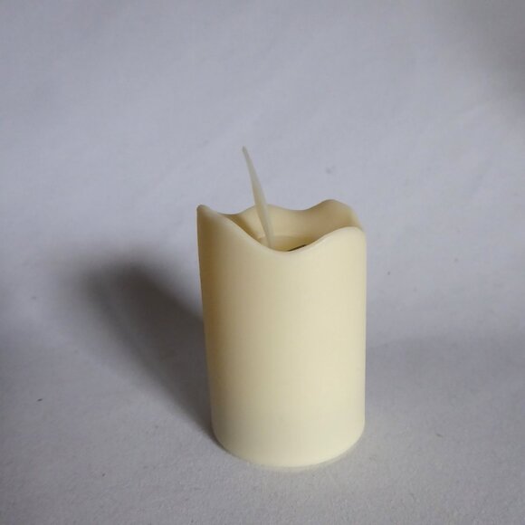 NEW 2” FLAMELESS BATTERY POWERED MAGIC FLICKERING VOTIVE CANDLE SET OF 12 - Picture 11 of 11